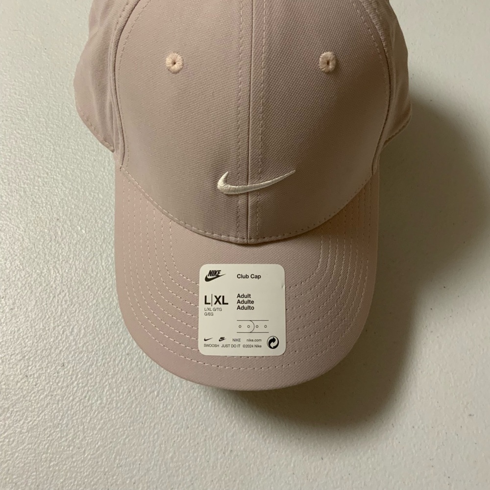 Nike Dri-FIT Adjustable Cap in Pale Pink